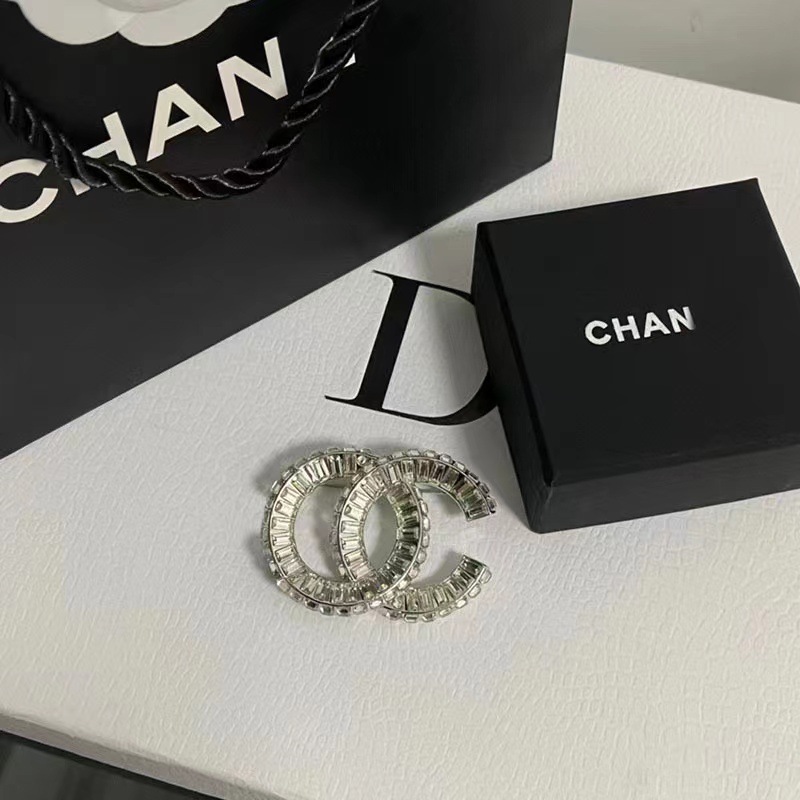 Picture of 2023 Autumn and Winter New High Quality Fragrance c Letter Brooch Retro Antique Chest All-match Simple High-end