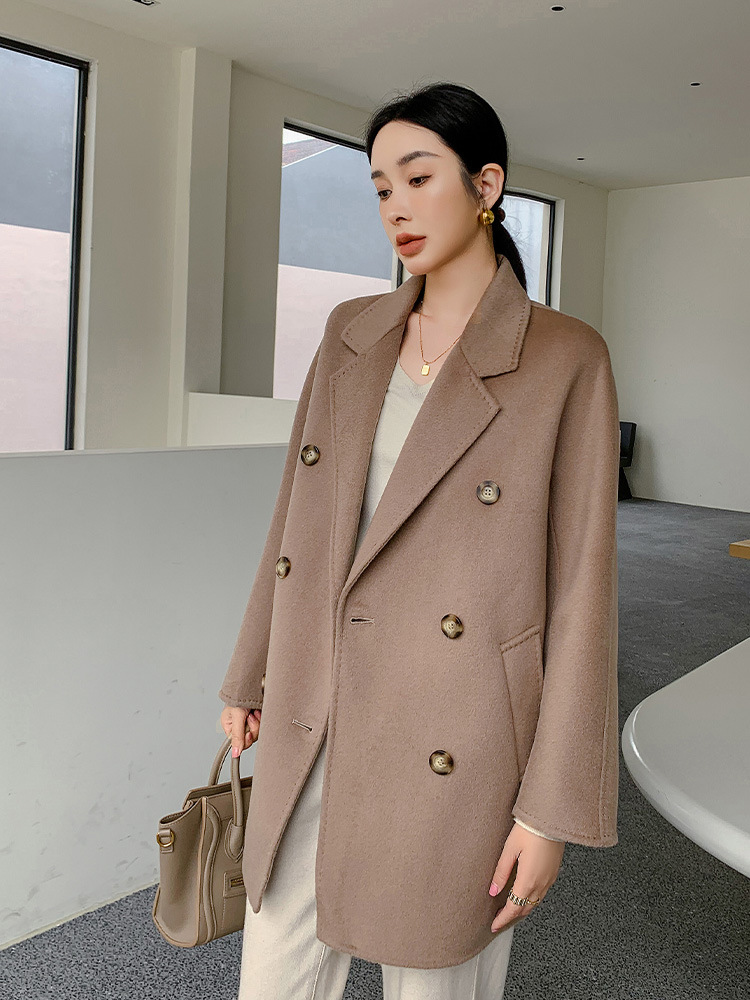 Picture of Woolen Coat, Business Casual, Simple and Versatile, with a Suit Collar, Short Solid Color Wool Autumn and Winter Women's Coat, Thickened Wool