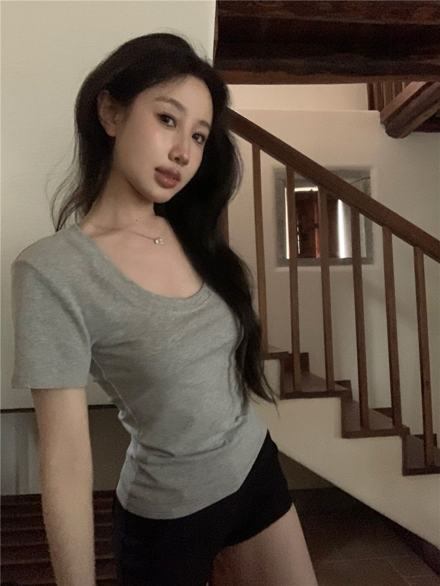 Picture of Solid Color U-Neck T-Shirt for Women Summer 2025 New Korean Style Niche Sexy Slim Versatile Short-Sleeve Top Ins Trend