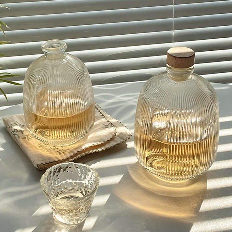 Picture of Lengcui glass bottle vertical stripe glass homemade fruit wine bottle small wine bottle oven sub-packaging container coffee bottle wholesale