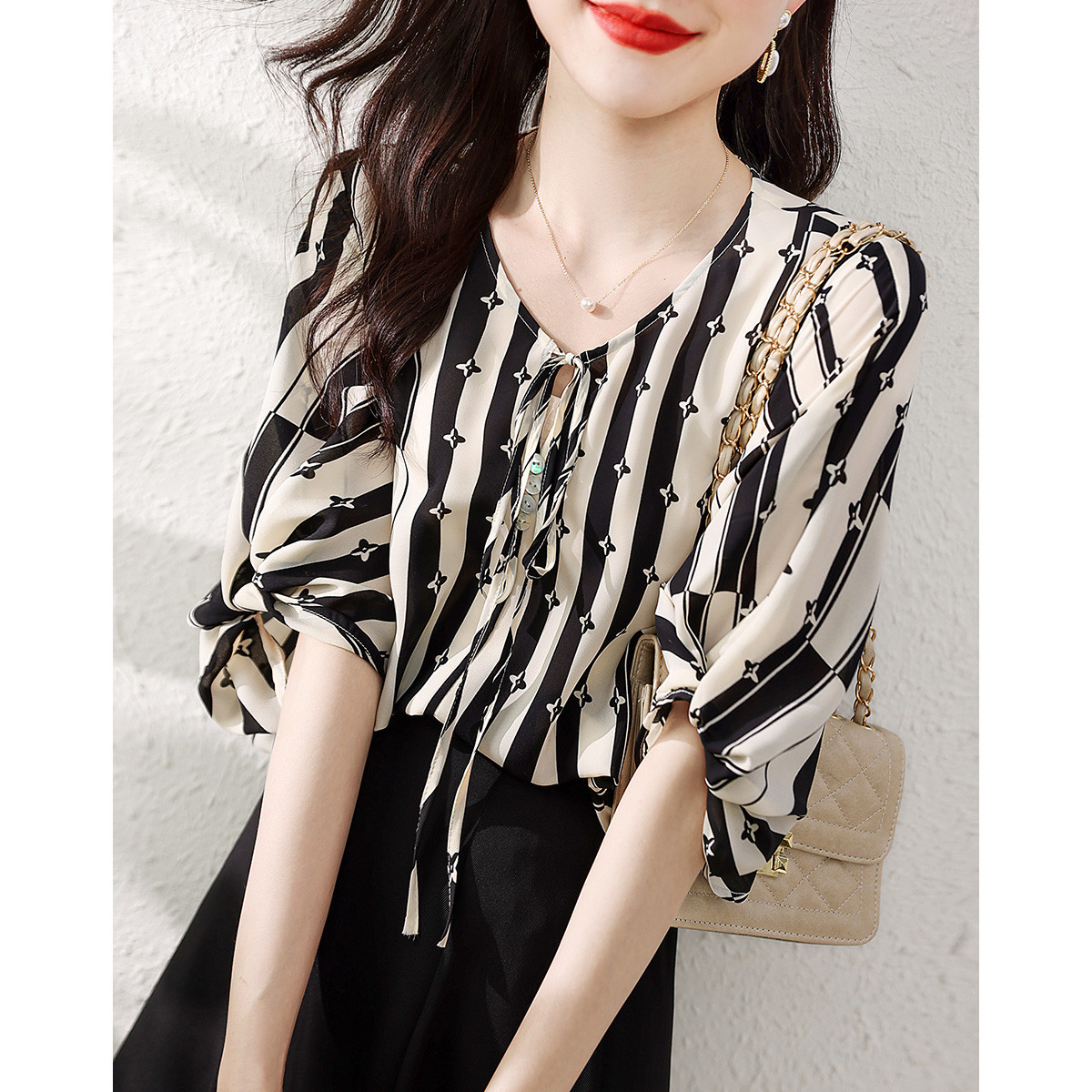 Tether V-neck Contrast Shirt 2024 Summer New Korean Style All-match Top Cuff Design Short Sleeve Shirt for Women