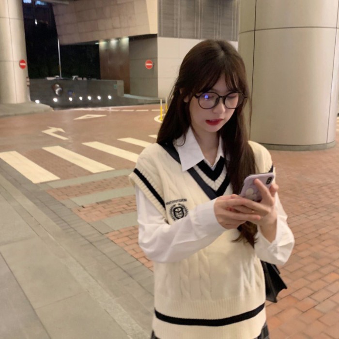 Picture of College Style Knitwear for Women Spring & Fall 2024 New Design Niche Knitwear Vest Vest Loose Outer Top