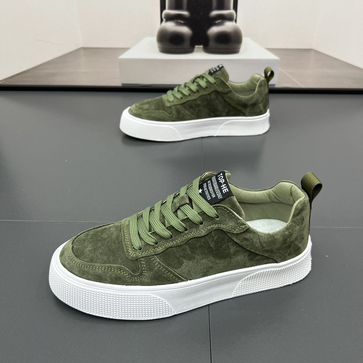 2024 latest autumn and winter suede men's shoes trendy versatile light casual sneaker soft-soled comfortable skate shoes for men