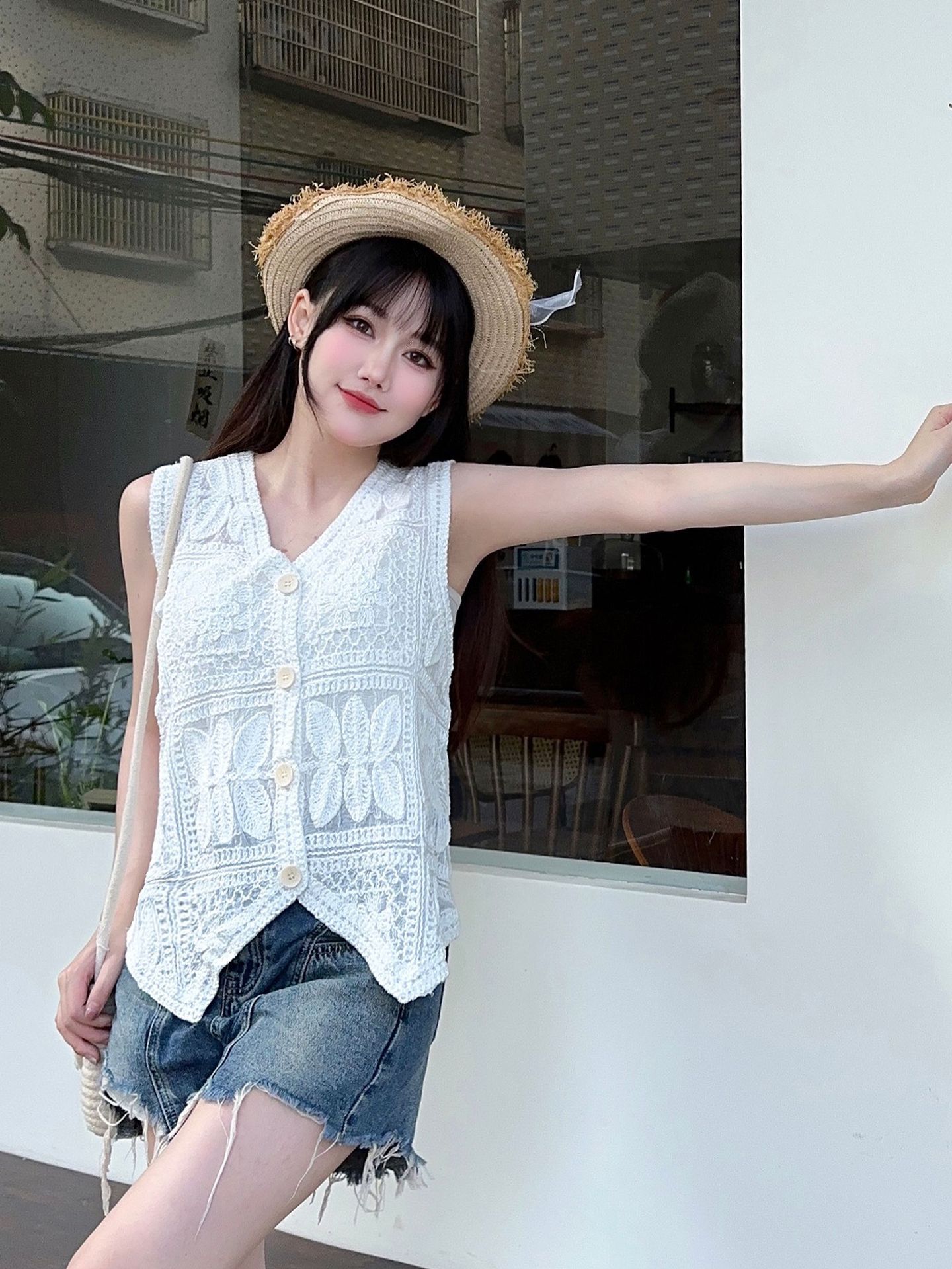 Picture of Strength recommend Solid Color Design Sense Sleeveless Cardigan Vest Women's Summer New French Hollow All-match Top 2025