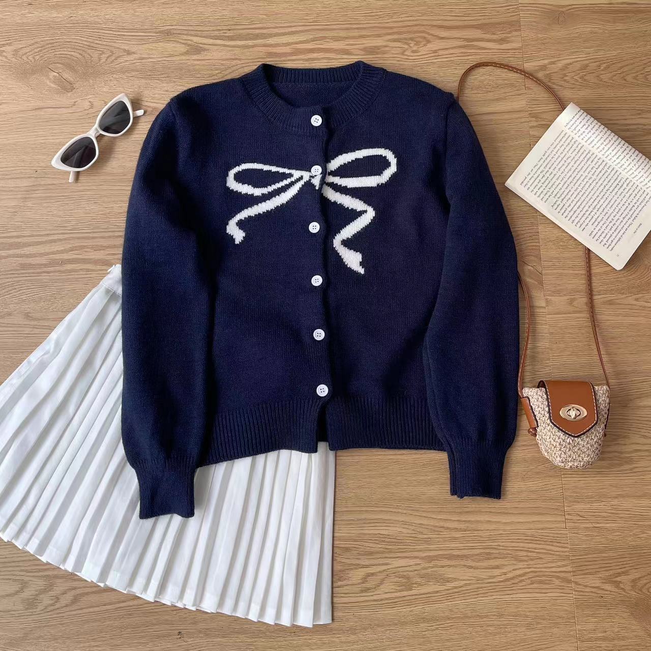 Picture of Sweet and Fresh Contrasting Color Sheep Wool Bow Cardigan Outwear Autumn and Winter Wool Knitwear for Women