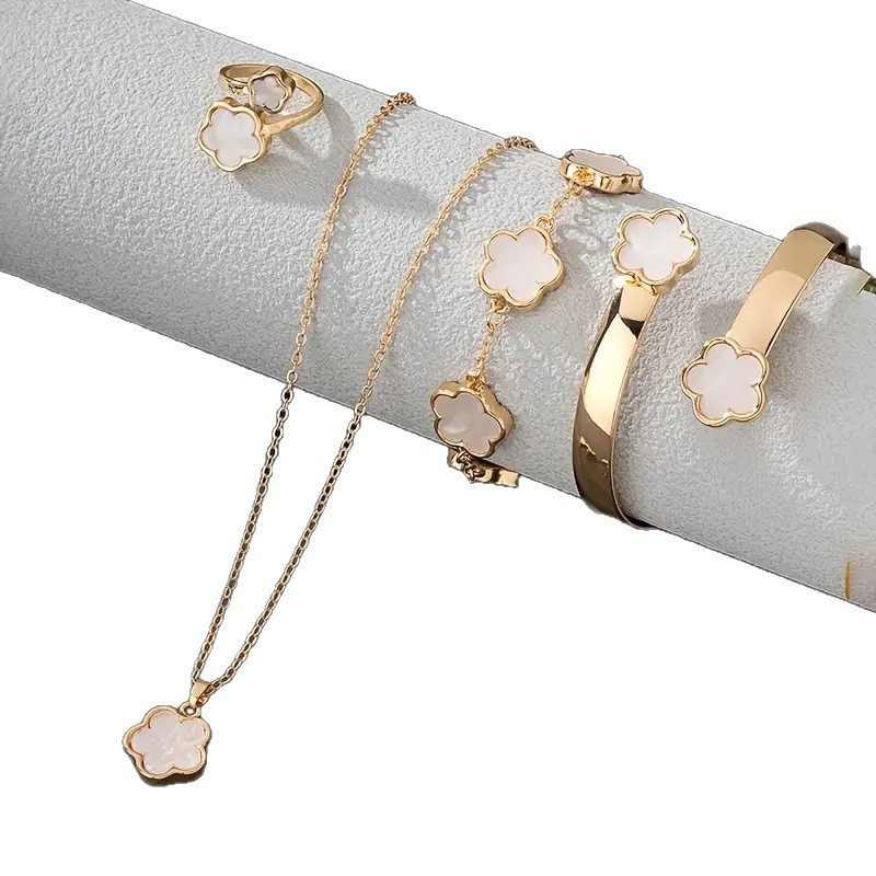 Picture of temu Hot Sale Bright Lucky Flower Jewelry suit Acrylic Bracelet Bracelet Five Leaf Clover Necklace Ring Earrings for Women