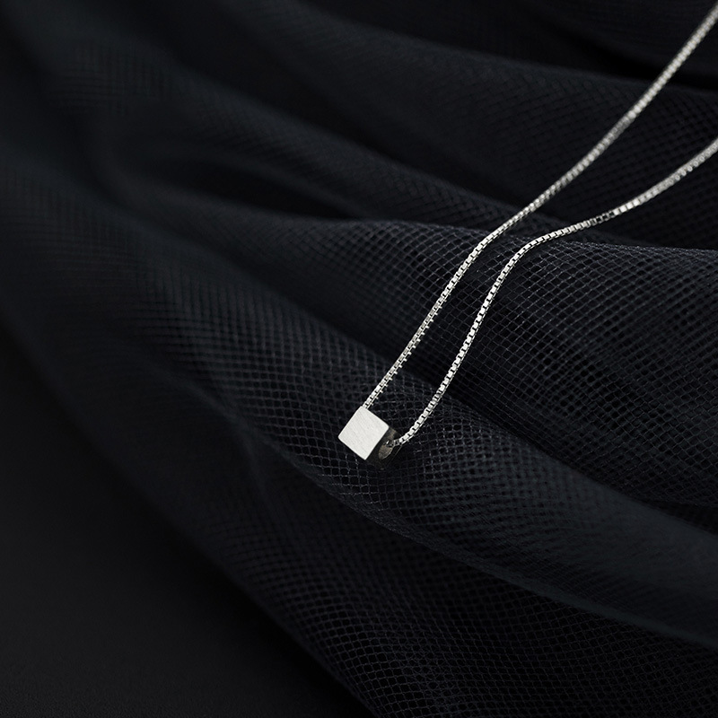 Picture of Geometric Square Brushed Necklace for Women, Korean Version, Simple and Elegant Design, Clavicle Chain, 2022 Geometric Style Necklace