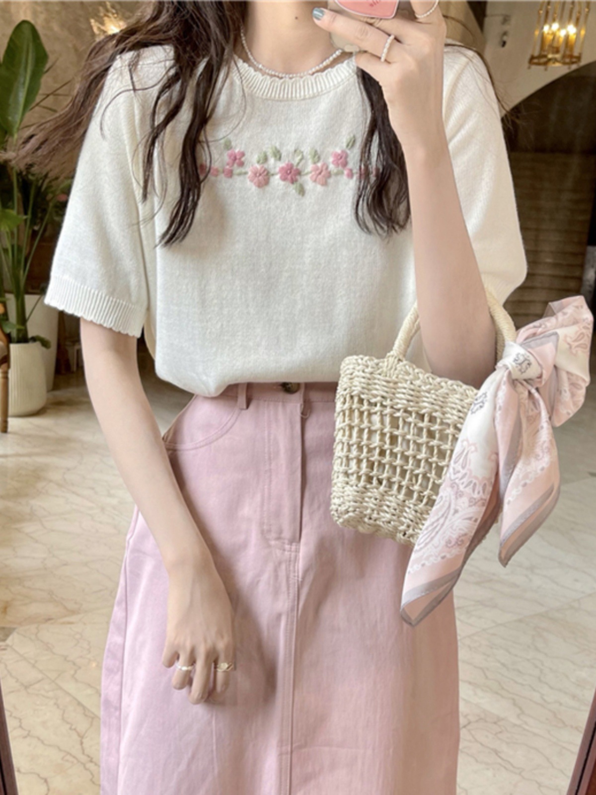 Summer Thin Embroidered Flower Short-Sleeved T-Shirt for Women, New Style, Short Knitted Knitwear Top for Small People with Western Style Design