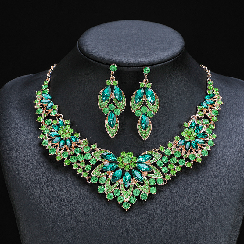 Picture of European and American cross-border retro necklace suit women's 2-Piece Set leaves flowers exaggerated luxury jewelry New Bride wedding accessories