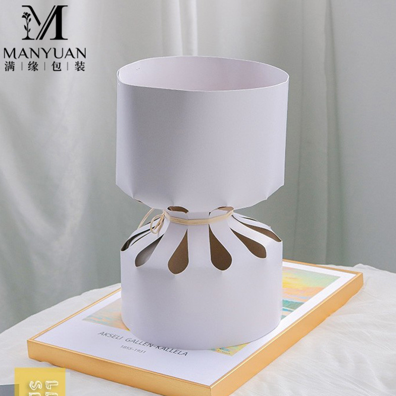 Picture of Valentine's Day Small Fragrant Style Flower bouquet Stereotypes Round bouquet Lined with cardboard Quick Flower Artifact Flower Packaging Material