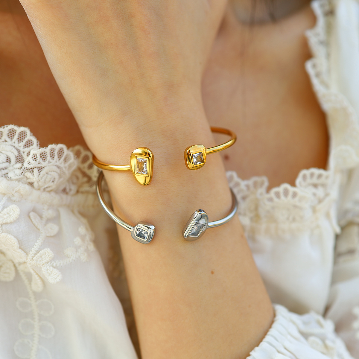 Ins Light Luxury High Sense Titanium Steel 18K Gold Zirconium Open Elastic Bracelet French Cross-border New Women's Jewelry Wholesale