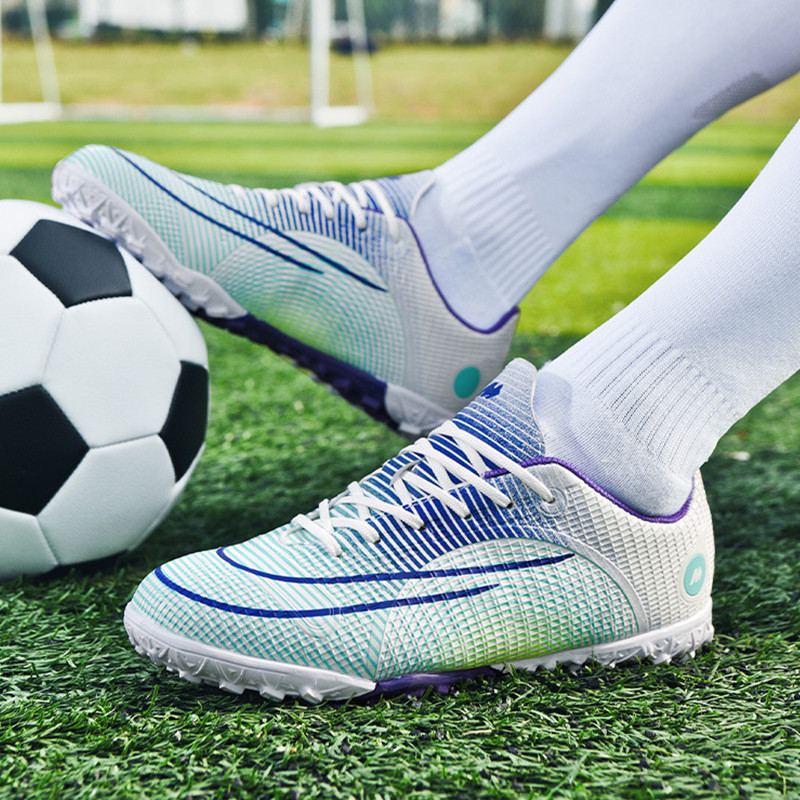 A pair of cross-border low-top football shoes for boys and girls tf broken nails lawn AG nail competition training sports shoes