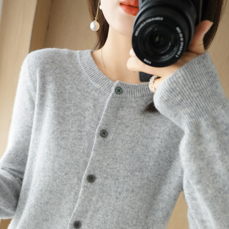 Picture of New 2025 Autumn and Winter Ol Elegant Cardigan Long-Sleeved Round Neck Straight Sweater Women's Knitted Knitwear One Piece Wholesale