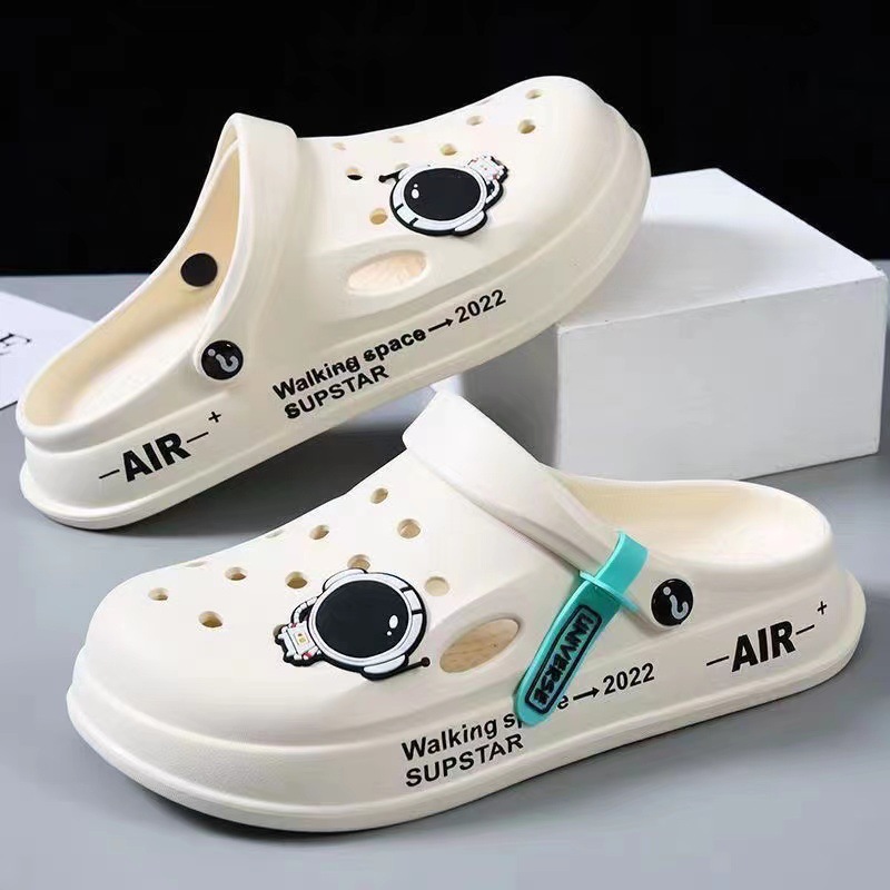 New hole shoes black astronaut casual outdoor wear soft feeling flat toe sandals manufacturer wholesale