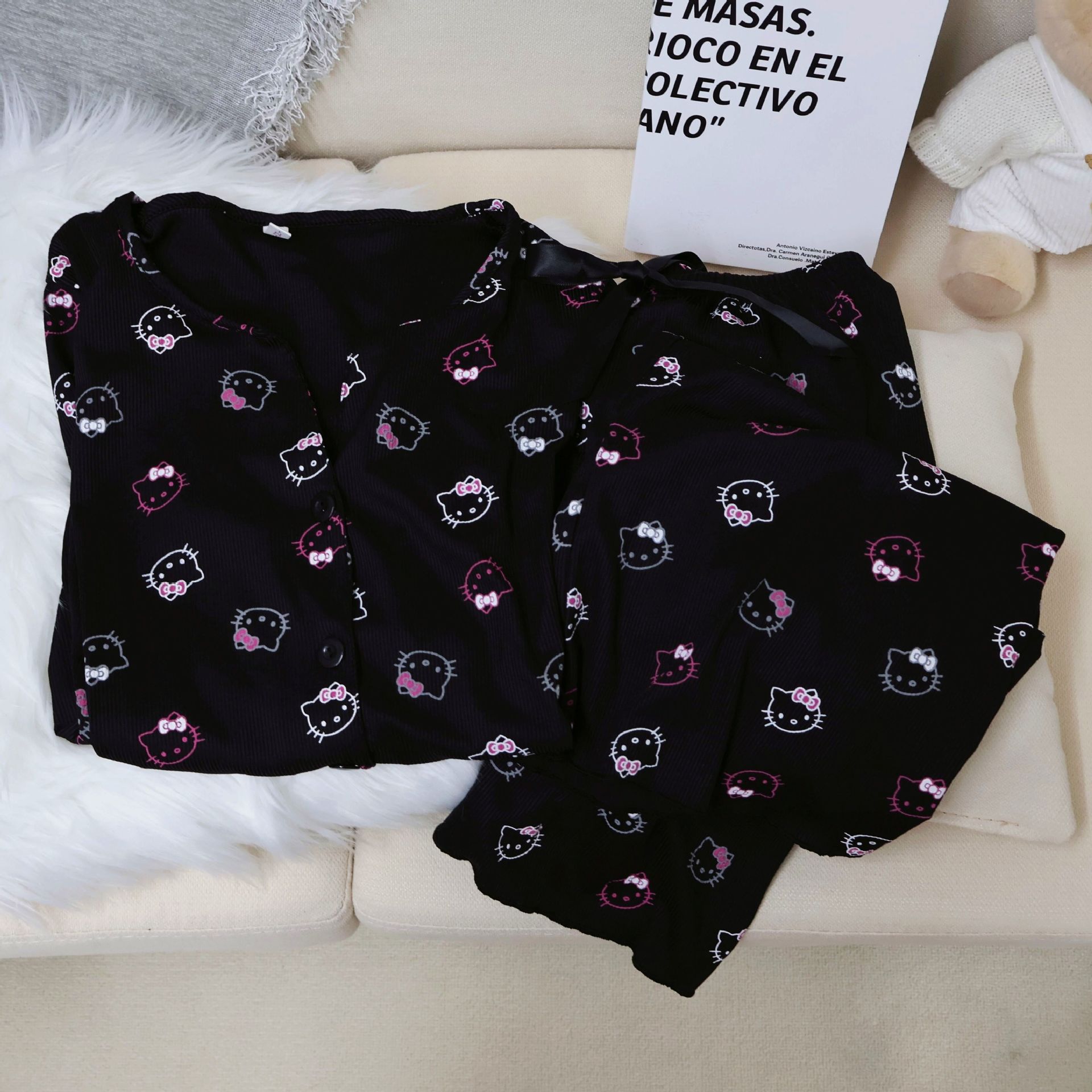 Spring and Autumn New V-neck Thread Ice Silk Black KT Cat Pajamas Women's Sweet Cute Long Sleeve Trousers Home Clothes Set