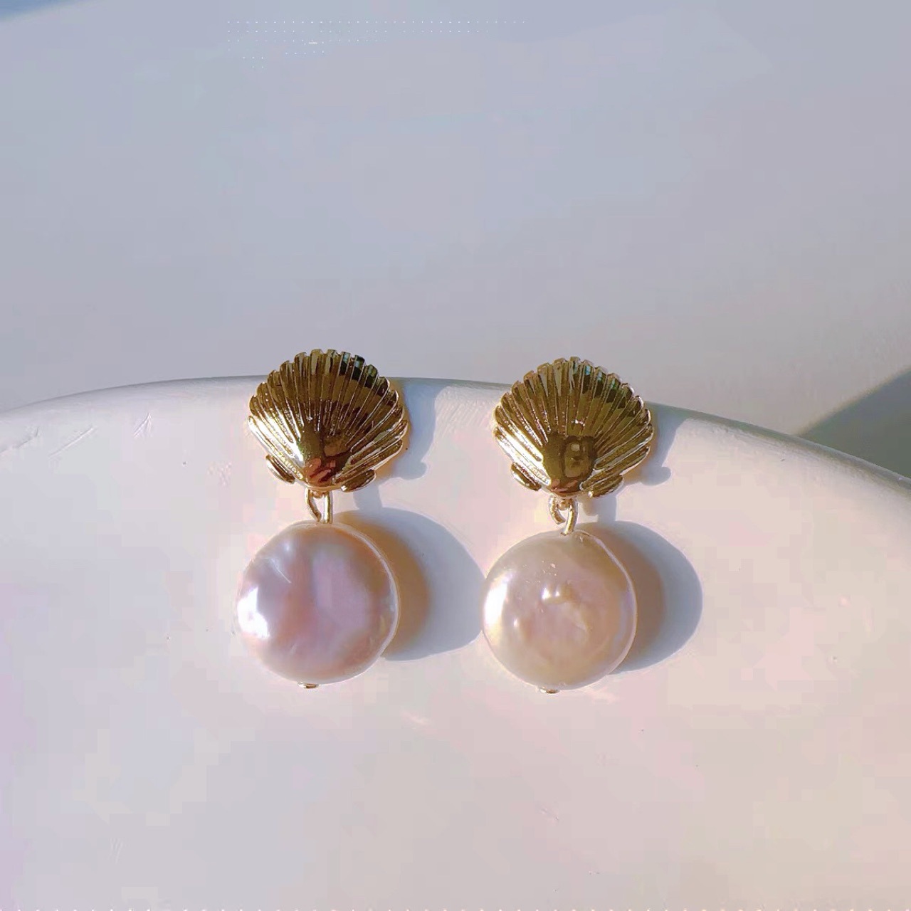 Fashion Natural Pearl Earrings Baroque Earrings Earrings Button Flat Round Pearl Ocean Shell Girl Silver Needle