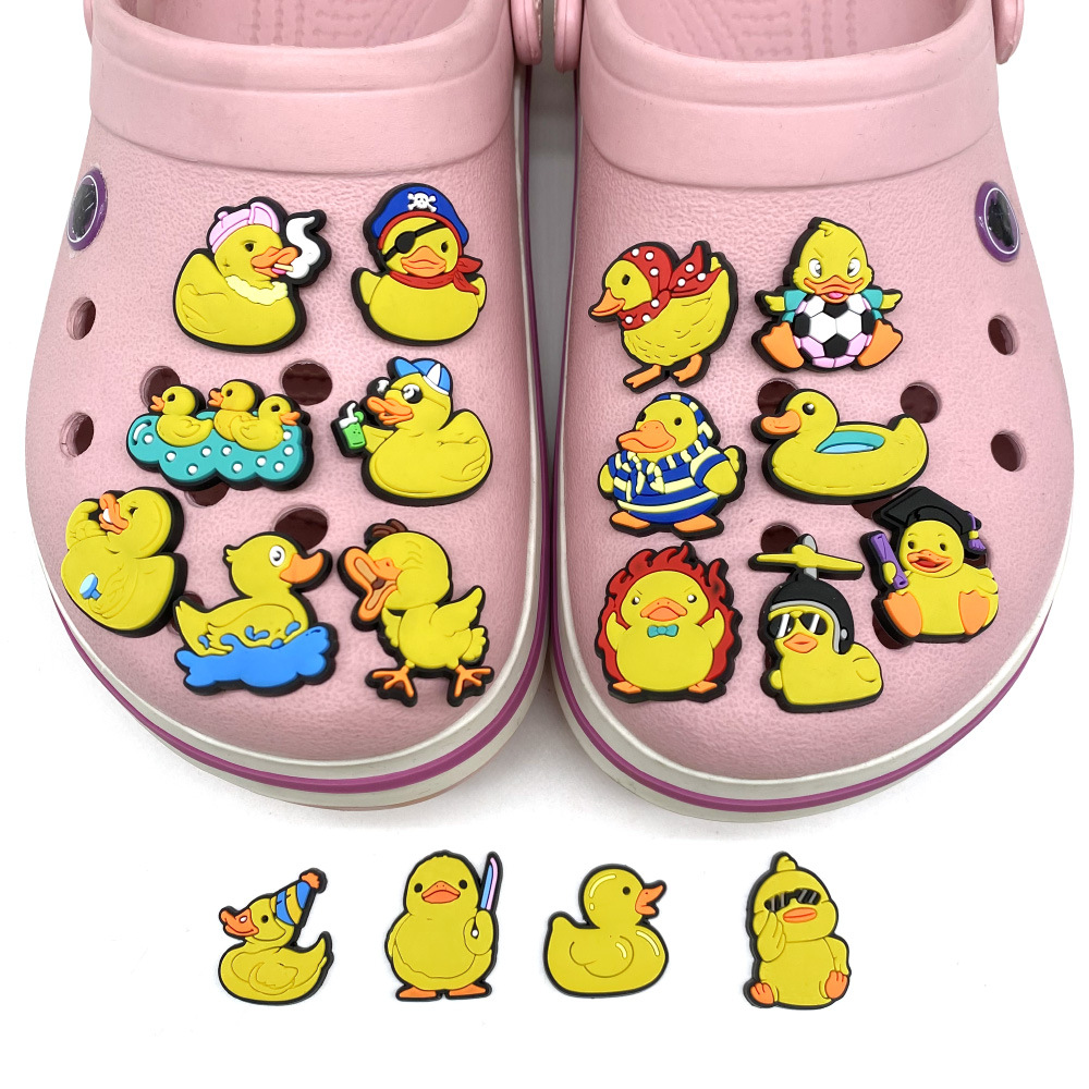 18 Pcks suit Cartoon Duck Hole Shoes Flower Shoe Buckle Personality DIY Sandals Accessories Shoe Decorations