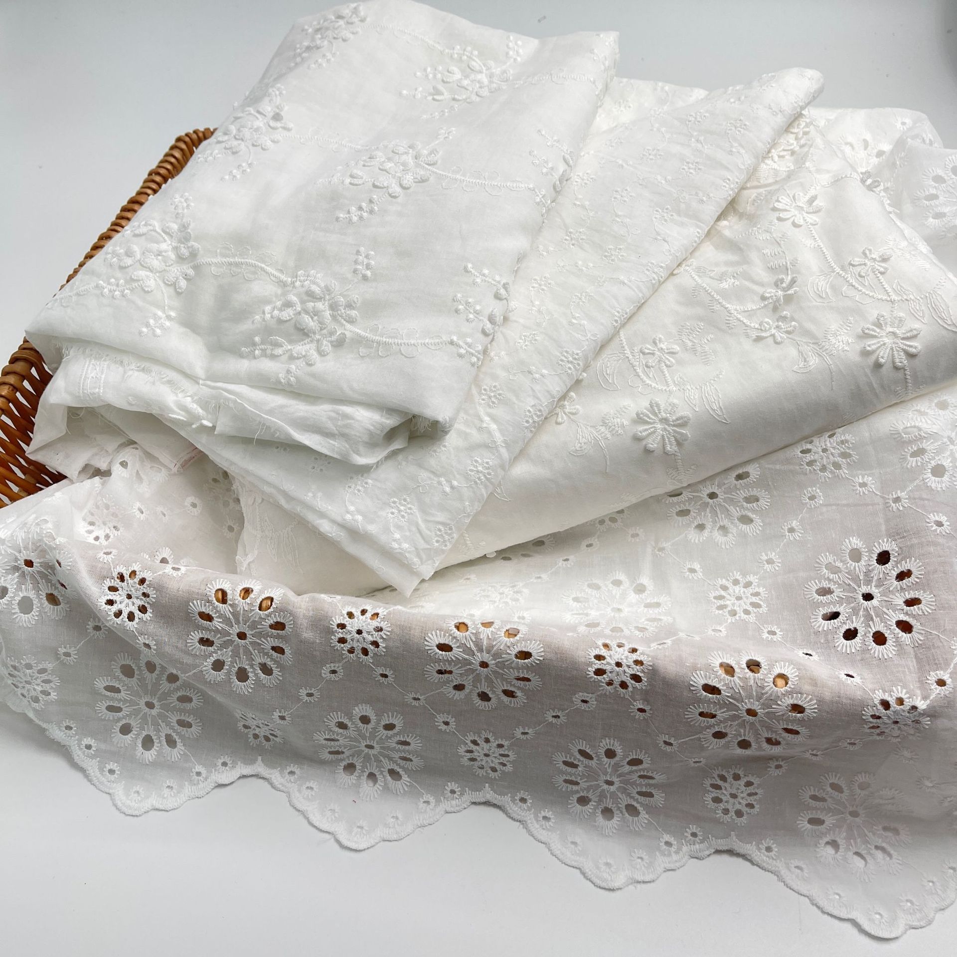 New Water Soluble Cotton Cotton Lace Hollow Lace Embroidery Fabric 135cm Cotton Lace Perforated Embroidery Fabric
