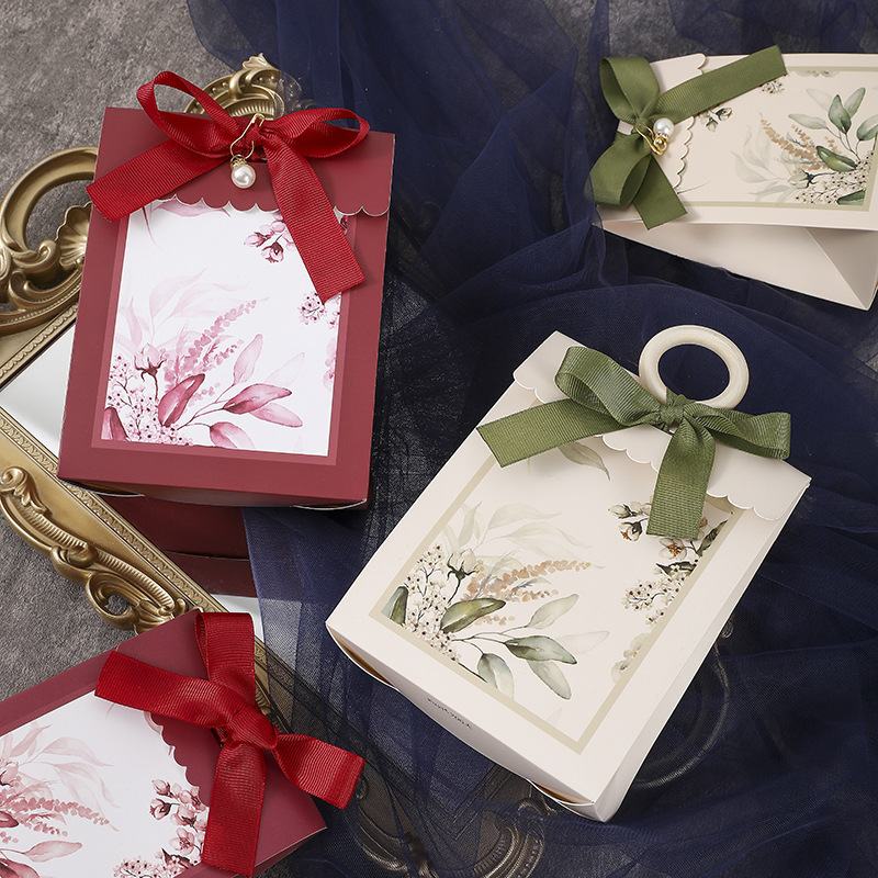 Accompanying gift new wholesale European wedding wedding candy box simple return gift creative portable flower version candy box