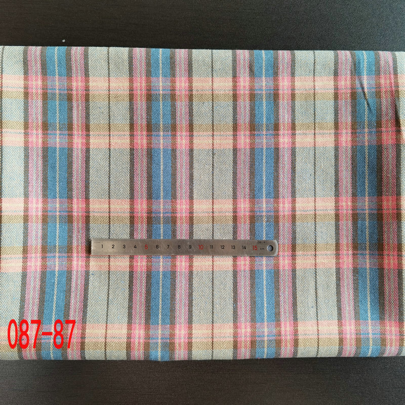 Picture of in stock brushed plaid fabric spring and summer women's shirt cloth 21 polyester cotton woven flannel plaid lining