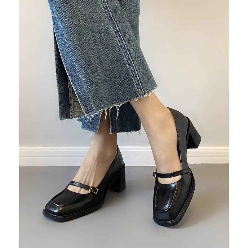 Picture of Quiet High-heeled Small Leather Shoes Women's Brown Retro French High Heels 2025 New Commuter Style Thick-heeled Shoes