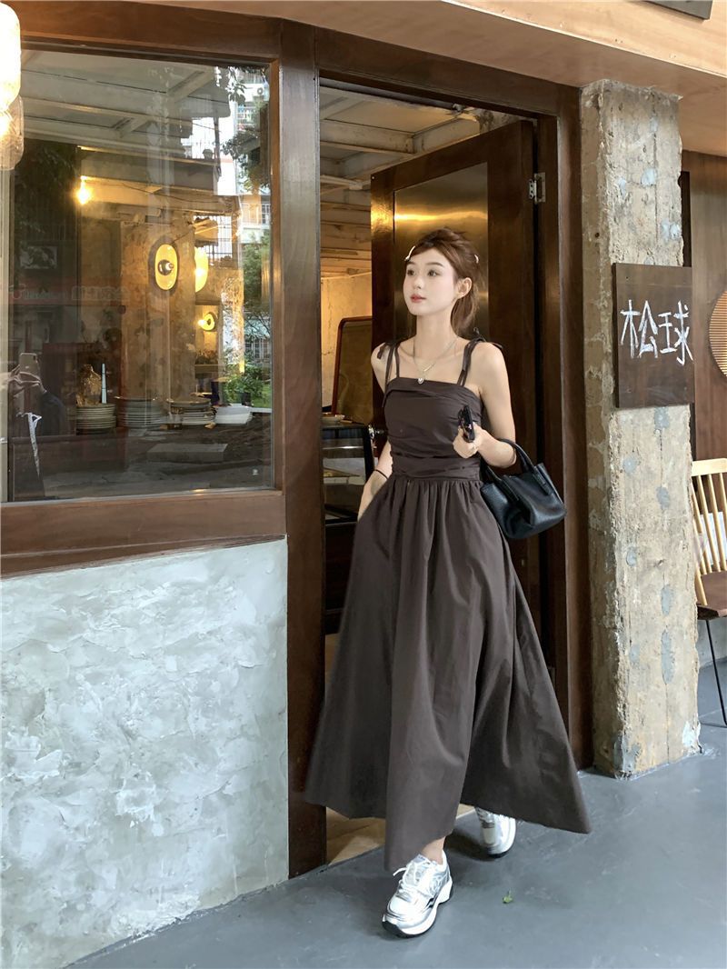 Hepburn Style Sling dress Women's Summer 2025 New Design Sense Pleated Lace-up Slimming Elegant Long Dress Trendy