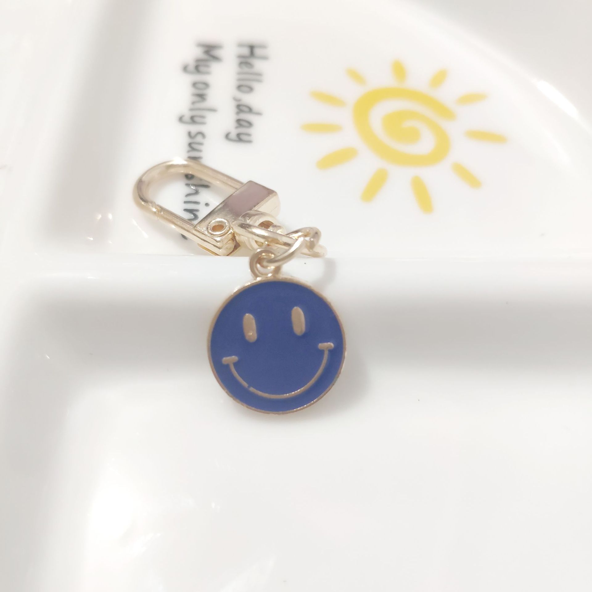 Picture of Cross-border e-commerce alloy color dripping smiley face keychain electroplated gold irregular expression bag pendant accessories