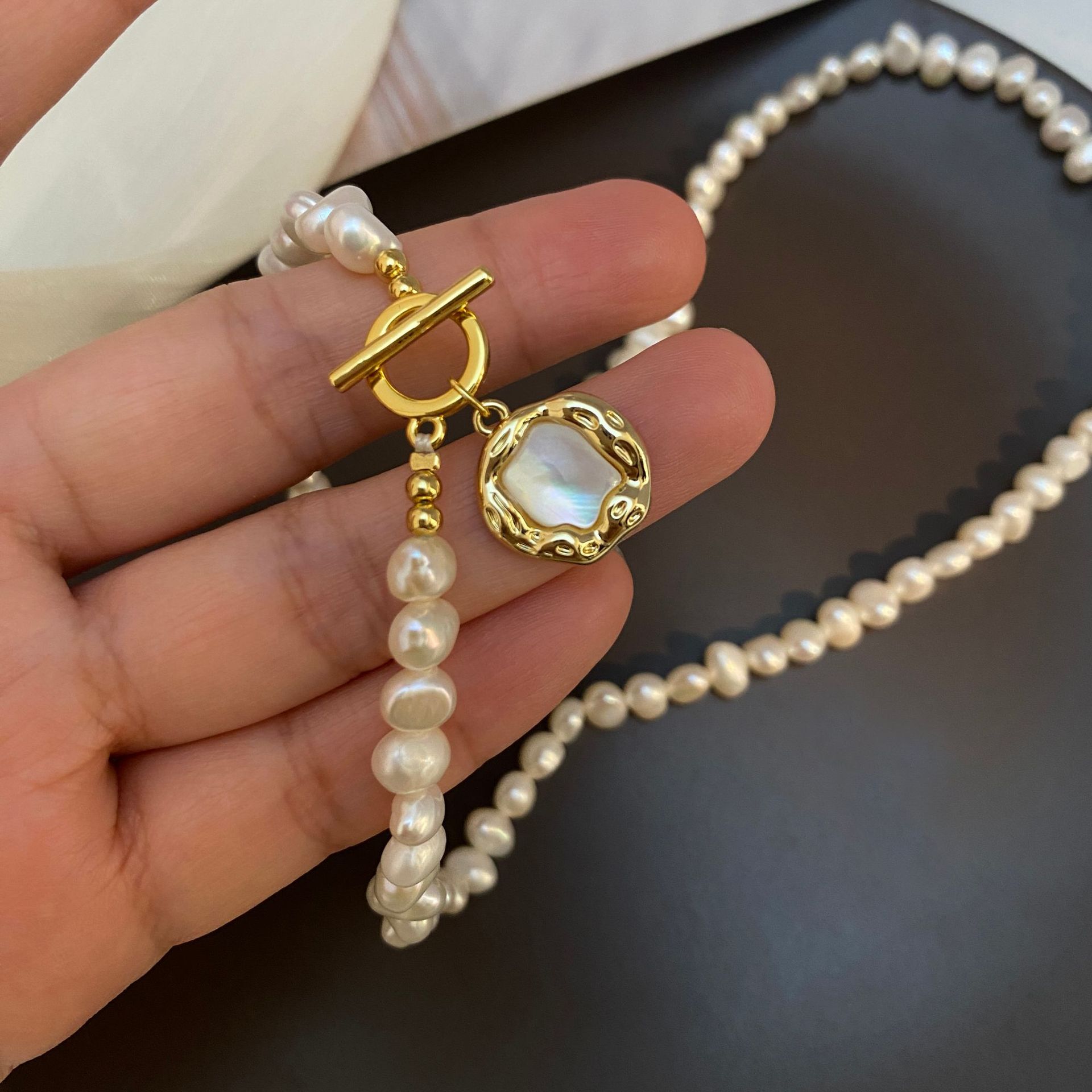 Picture of Natural Pearl Autumn and Winter Fashion Baroque Woolen Chain Women's Light Luxury All-match Elegant High-end Necklace Clavicle Chain