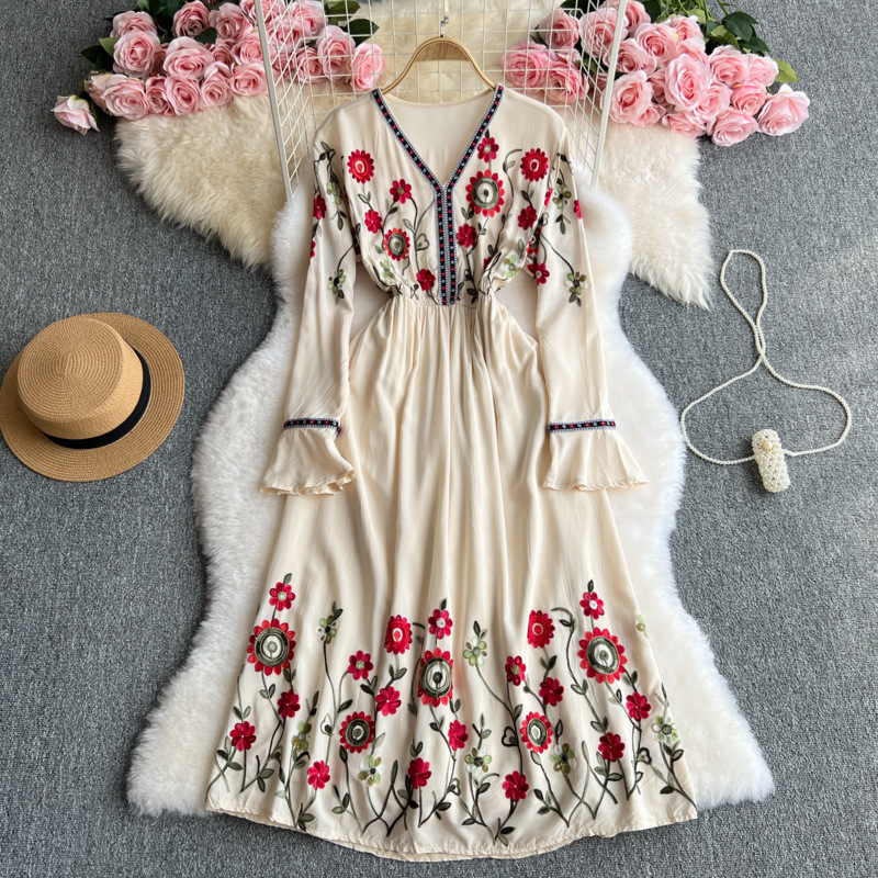 Ethnic Style Vintage Embroidered dress Women's Summer New Waist Slimming V-Neck Long-Sleeved A- Shed Holiday Travel Skirt