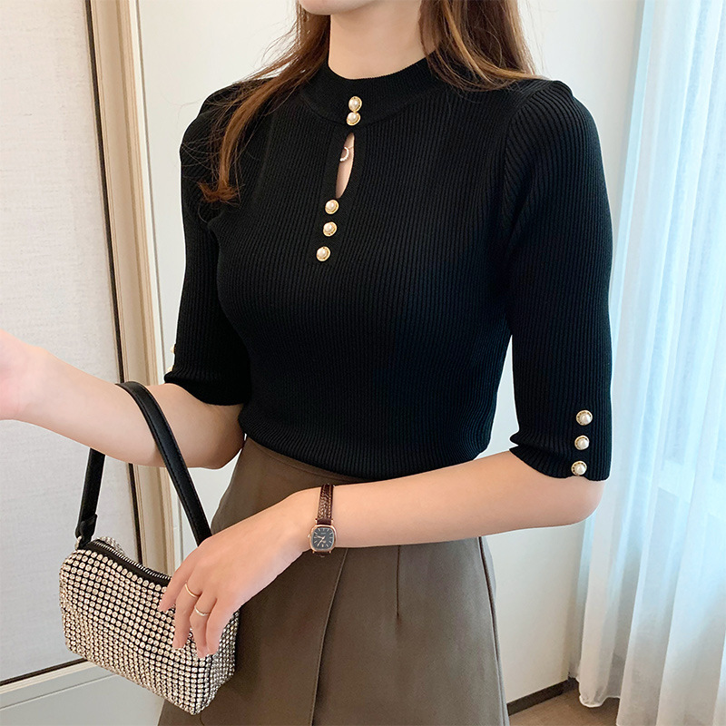 Picture of Design: Wear a half-sleeved knitted T-shirt on the outside, and a women's suit on the inside, a thin mid-sleeved base shirt and a white one-size-rope