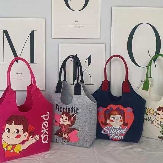 New Felt Bag Cartoon No Two Strawberry Bear Bag Vegetable Basket Handbag Lightweight Dragon Fruit Color Felt Bag