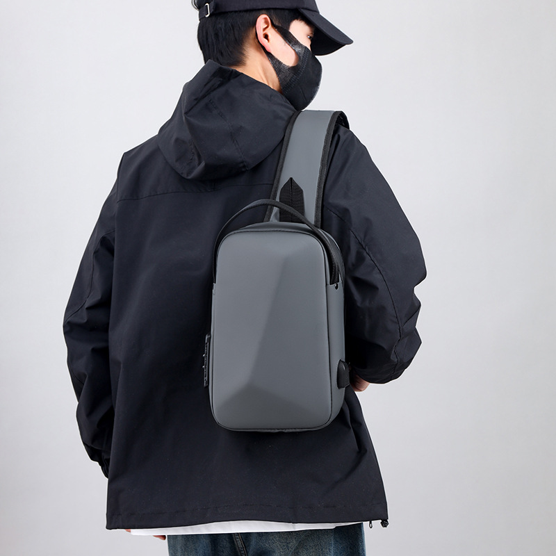 Picture of Large Capacity Outdoor Riding Crossbody Bag Men's Multifunctional Usb Rechargeable Shoulder Bag Business Simple New Chest Bag
