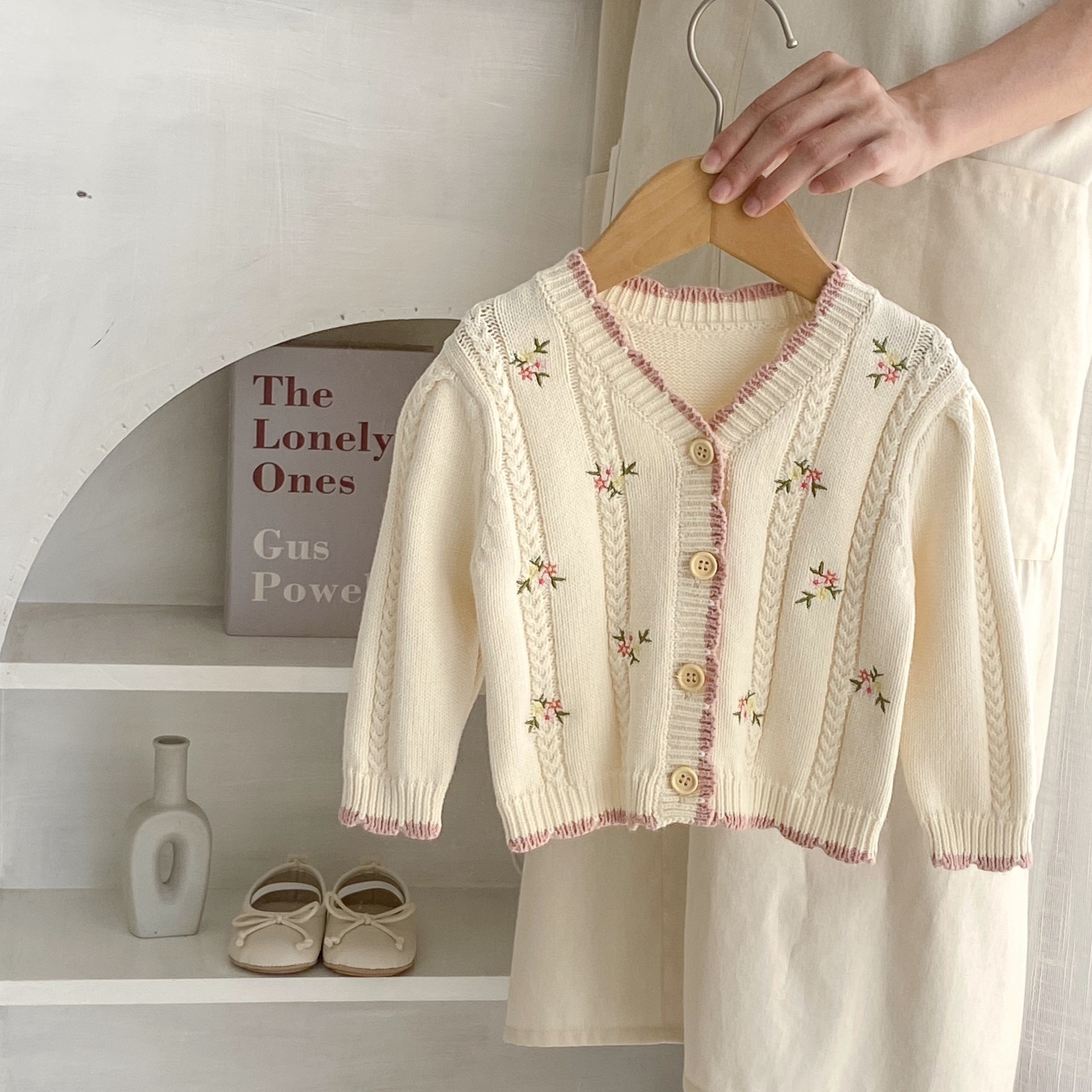 2025 Autumn Internet Celebrity Cotton Yarn Versatile Infant and Toddler Baby Girl Small Floral Embroidered Long-Sleeved Knitted Cardigan Jacket