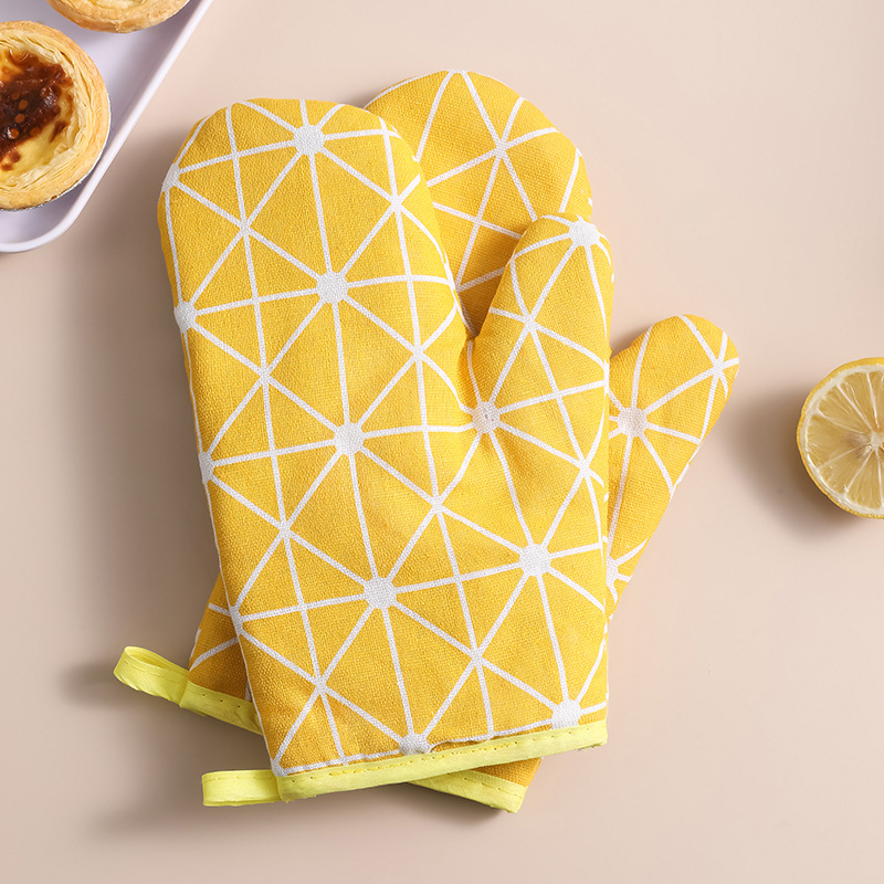 Picture of Kitchen Microwave Oven Heat Insulating Gloves Thickened Plaid Anti-scalding Anti-heat Gloves High Temperature Baking Cotton and Linen Oven Gloves