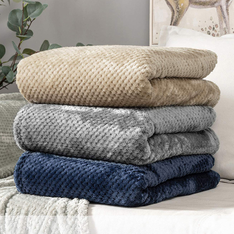 Picture of Cross-border in stock thick solid color pineapple plaid flannel blanket coral fleece sofa blanket air conditioning blanket nap blanket