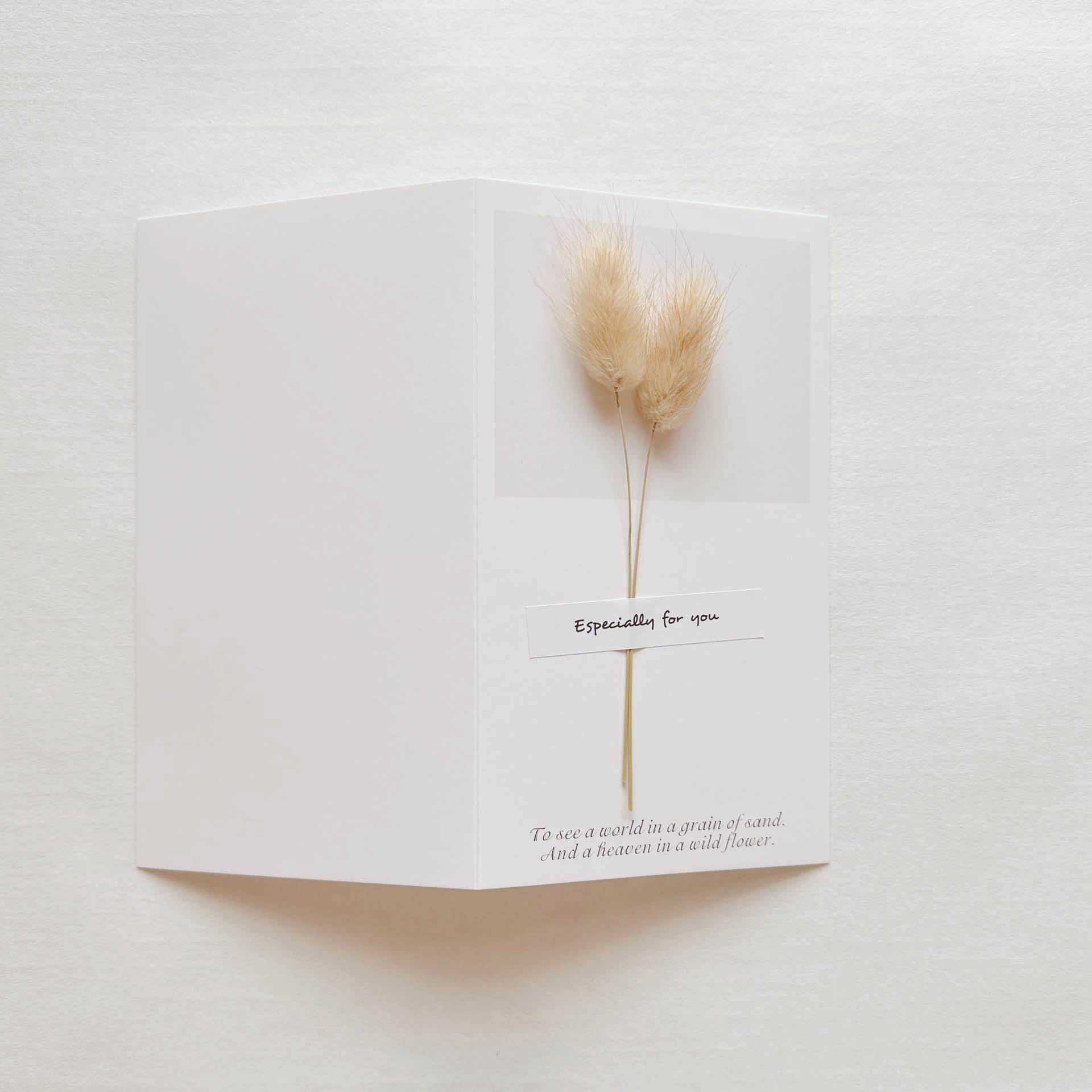Picture of Gypsophila Dried Flower Greeting Card Birthday Greeting Card Creative Handmade Card Mid-Autumn Festival Handwritten Creative Universal Greeting Card