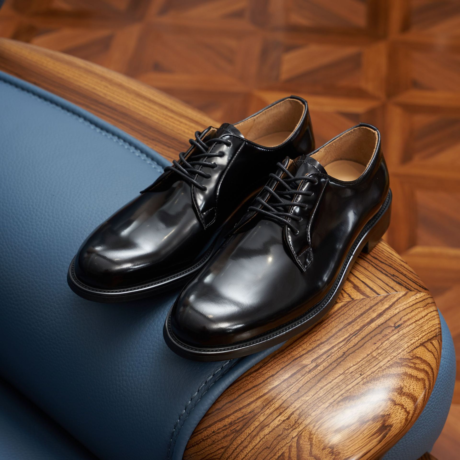 European Station Leather Shoes Men's Business Dress Lace-up Shiny Face Cowhide Bead Patent Leather European Style Light Luxury Derby Trendy Shoes