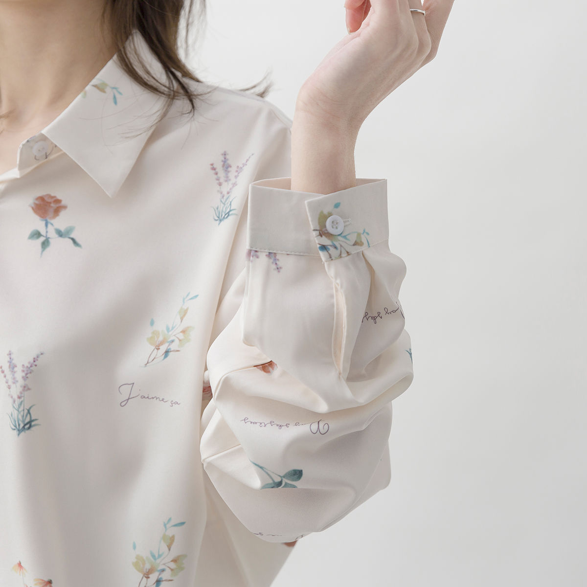 Picture of 2024 Spring New Korean Design Niche Stylish Top Trendy Chiffon Lapel Long-Sleeved Shirt for Women