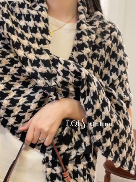 Picture of Hand-Woven Thin Roll Houndstooth Scarf Women's Winter Woven Cashmere Shawl Dual-Purpose Autumn Warm Plaid Scarf