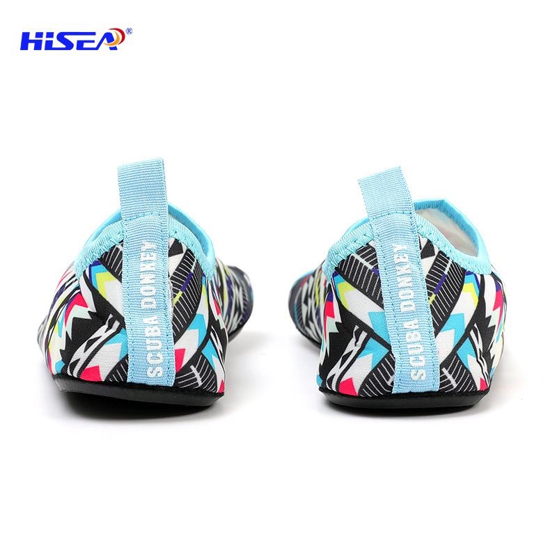 Picture of Snorkeling Quick-drying Swimming Skin-sticking Shoes for Boys and Girls Anti-slip Anti-cutting Wading Shoes Diving Outdoor Beach Socks Shoes