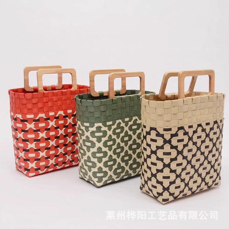 Japanese Style Woven Handbag Color Contrast Creative Wooden Handle Woven Bag Gift Basket Summer Plastic Woven Bag for Women