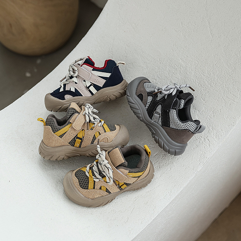 Korean version of fashion and versatile girls' moral training shoes, 2025 autumn new children's shoes, boys' soft-soled comfortable sports and casual shoes