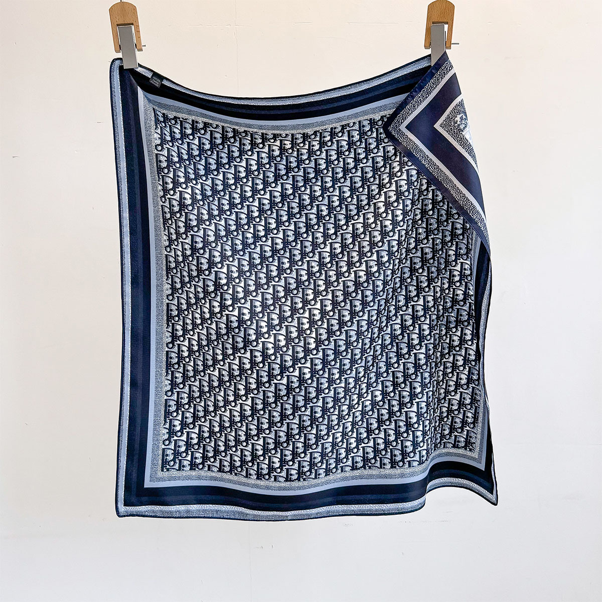 Picture of Cross-border Double-sided New Vintage Printed Scarf Korean Style Women's Fashion 70 Square Scarf Scarf Scarf Tie Scarf Professional