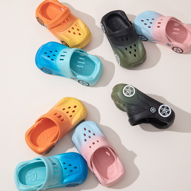 Small children 1-3 years old 4-6 years old new children's hole shoes EVA light boys and girls garden shoes cartoon car