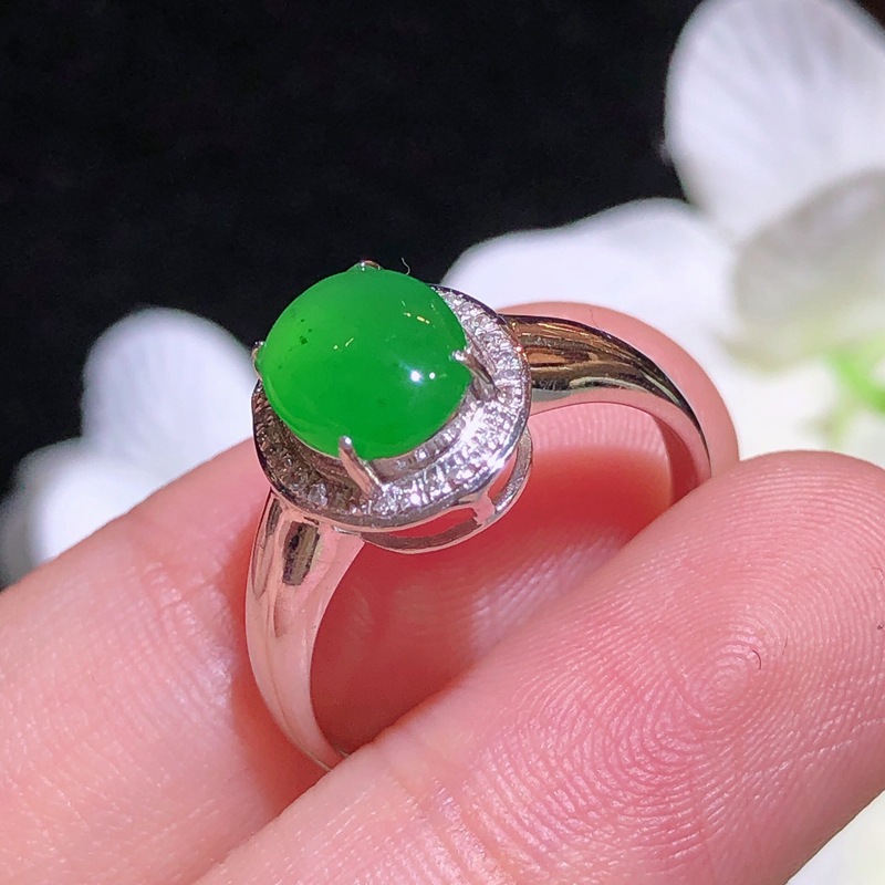 Factory wholesale 18k gold inlaid yang green egg ring jade jade women's ring with certificate