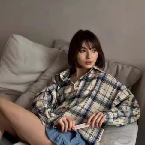 Picture of 2024 Spring and Autumn Amazon OZON Cross-border Retro Style All-match Loose Shirt * Fashion All-match Plaid Shirt Women