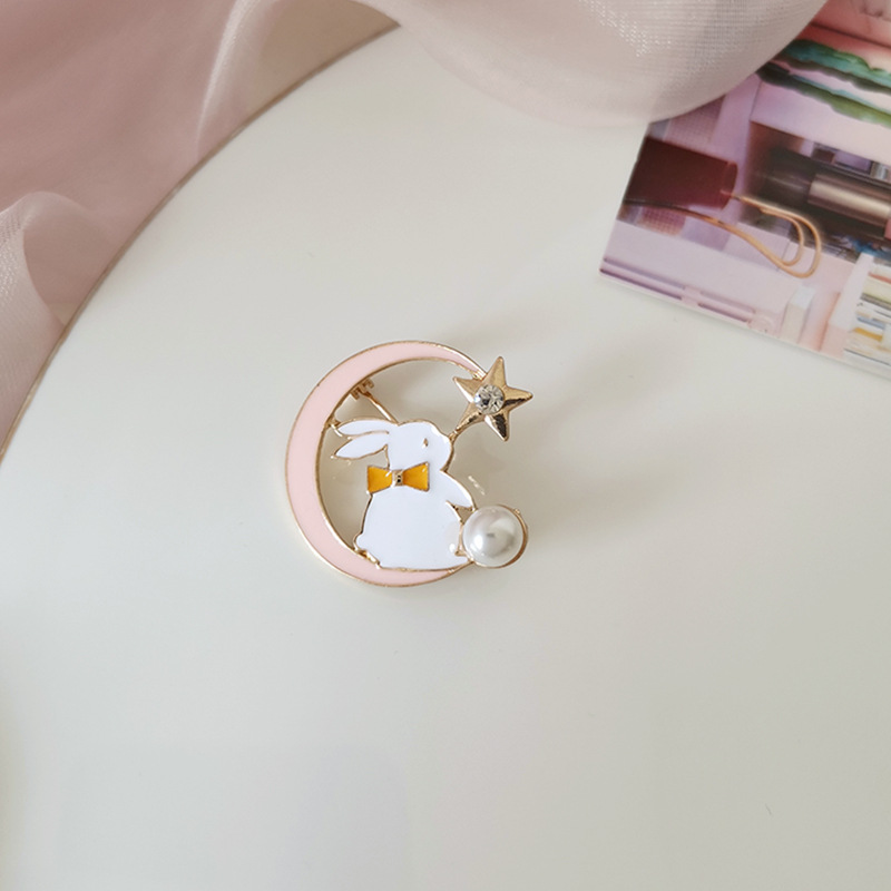 Picture of Japanese and Korean Style ins Pearl Moon Cartoon Bunny Brooch Sweet Cute All-match Metallic Decorative H3901