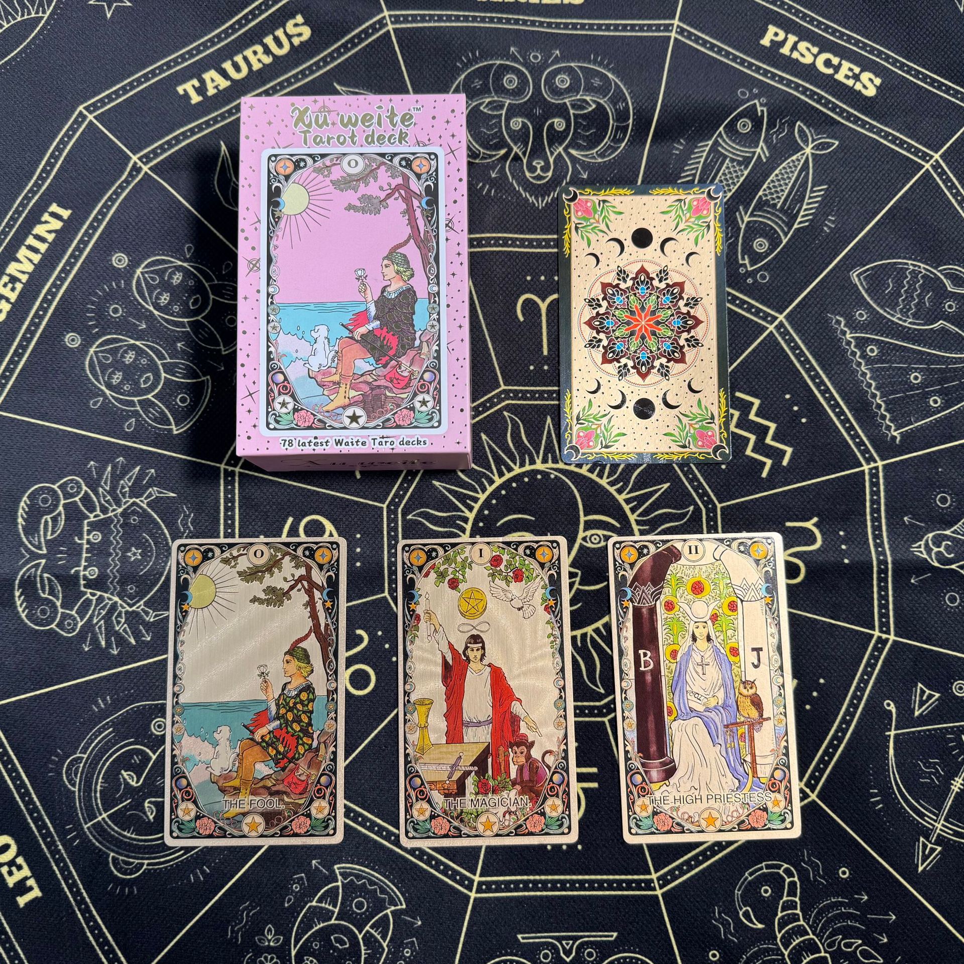 Picture of Genuine Taiwan 24K color foil tarot card card game board game card game spot wholesale tarot