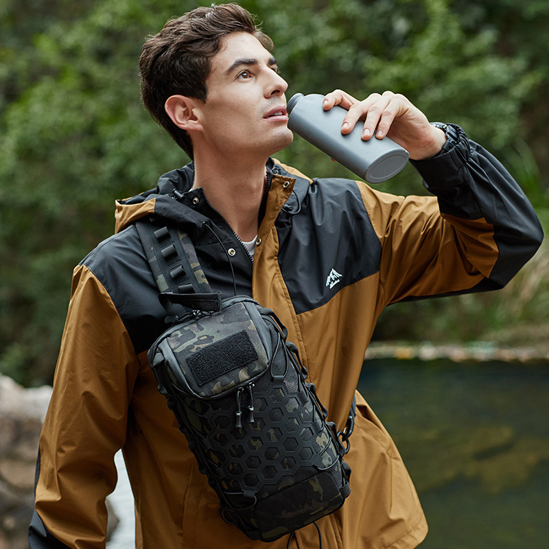 Picture of Amazon Cross-border Fashion Stitching Chest Bag Outdoor Tactical Chest Bag Shoulder Bag Camouflage Satchel Men's Fashion Chest Bag