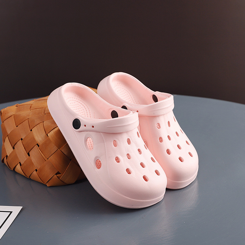 Picture of Summer New Clogs Men's Trendy Non-Slip Soft-Soled Toe-Cap Sandals Wholesale Outer Wear Thick-Soled Solid Color Beach Slippers for Women